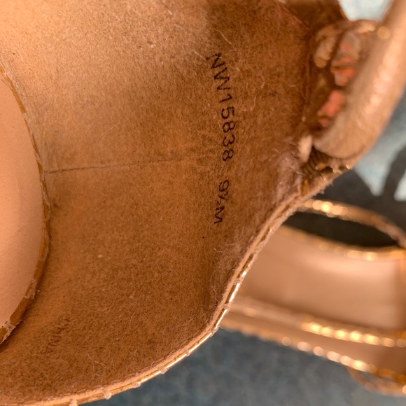 Stuart weitzman gold sandals 9.5 - Picture 5 of 5